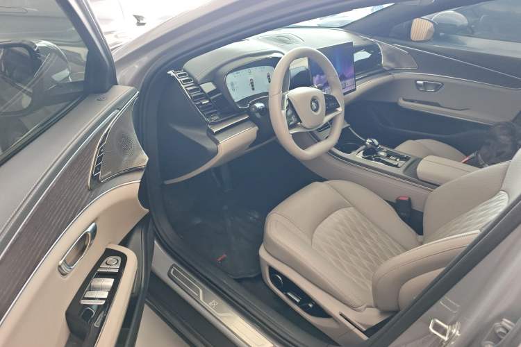 Used BYD Han 2025 EV with 701 km of Laser Radar-Enabled Intelligent Driving
