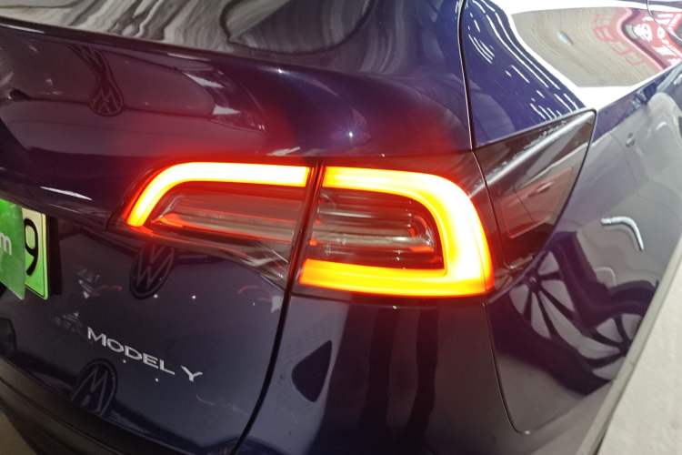 Used Tesla Model Y 2021 Long-Range All-Wheel-Drive Version 3D7
