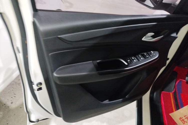 Used Baojun 730 2019 1.5T Manual Fashion Model 7-seater National V
