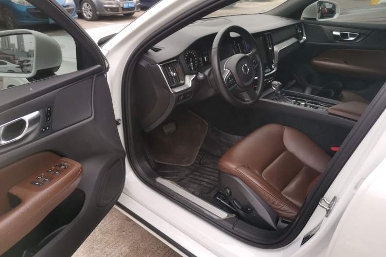 Used Volvo S60 2021 T4 Zhiyi Luxury Edition
