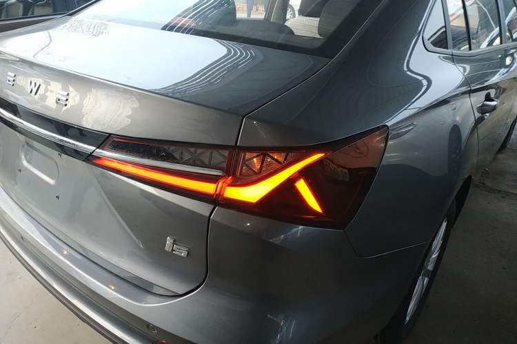 Used Roewe i5 2023 1.5L Manual Comfort Edition
