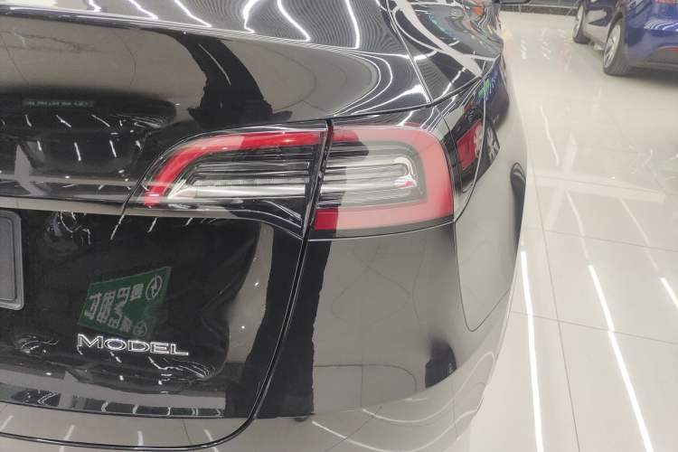 Used Tesla Model Y 2022 Long-Range All-Wheel-Drive Version