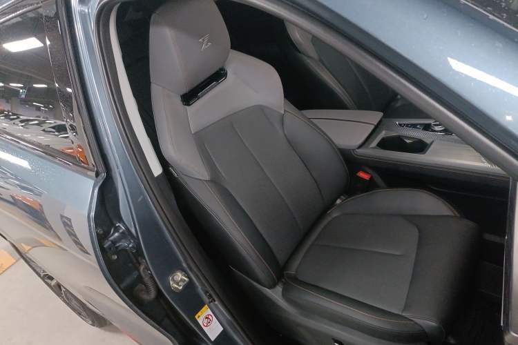 Used Oshan Z6 2023 Blue Whale 1.5T DCT Smart-Led City Edition