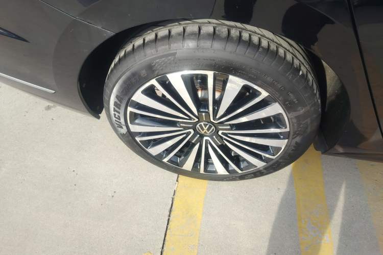 Used Volkswagen Passat 2020 Revised Version 330TSI Luxury Edition China VI Standard
