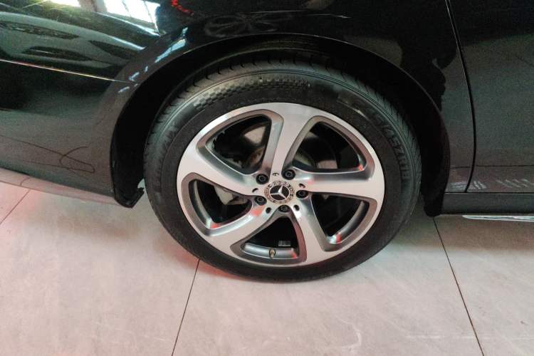 Used Mercedes-Benz E-Class 2019 Restyled E 300 L Sporty and Stylish Edition
