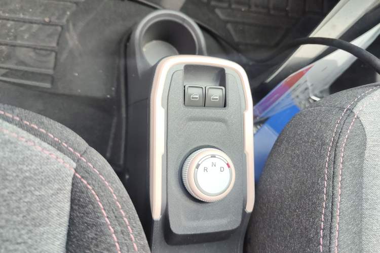 Used Chery QQ Ice Cream 2022 120km Conical Shape Lithium Iron Phosphate
