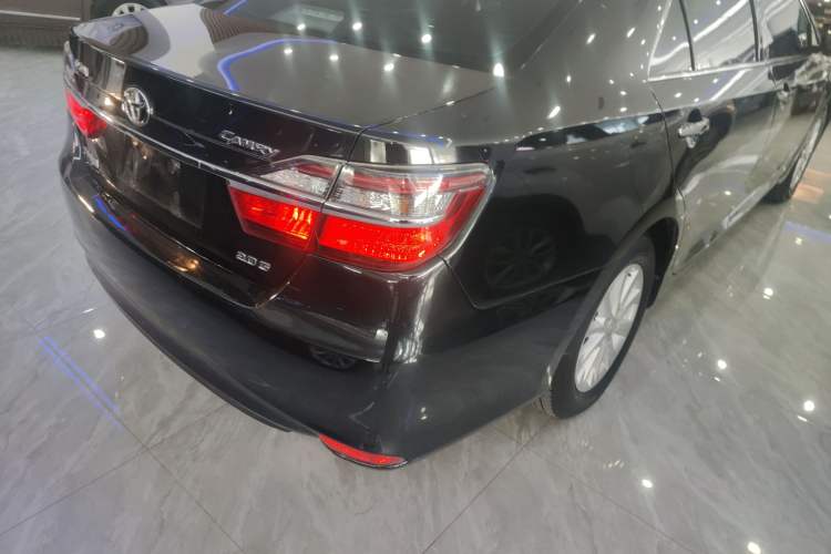 Used Toyota Camry 2016 2.0G 10th Anniversary Leading Edition
