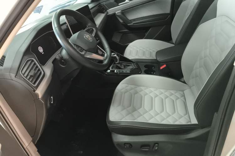 Used Volkswagen Tayron 2023 280TSI Two-Wheel-Drive Luxury Plus Advanced Version
