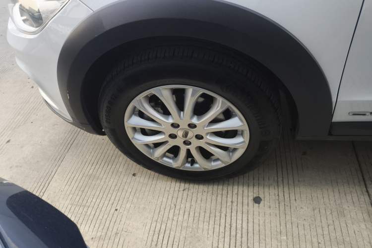 Used Qoros 3 2016 Urban SUV 1.6T Automatic Zhiyue Model
