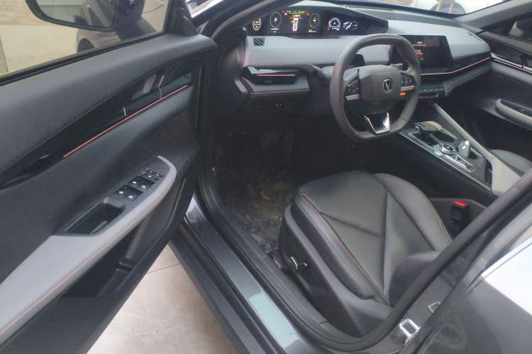 Used Changan UNI-V 2022 1.5T Prestige Version