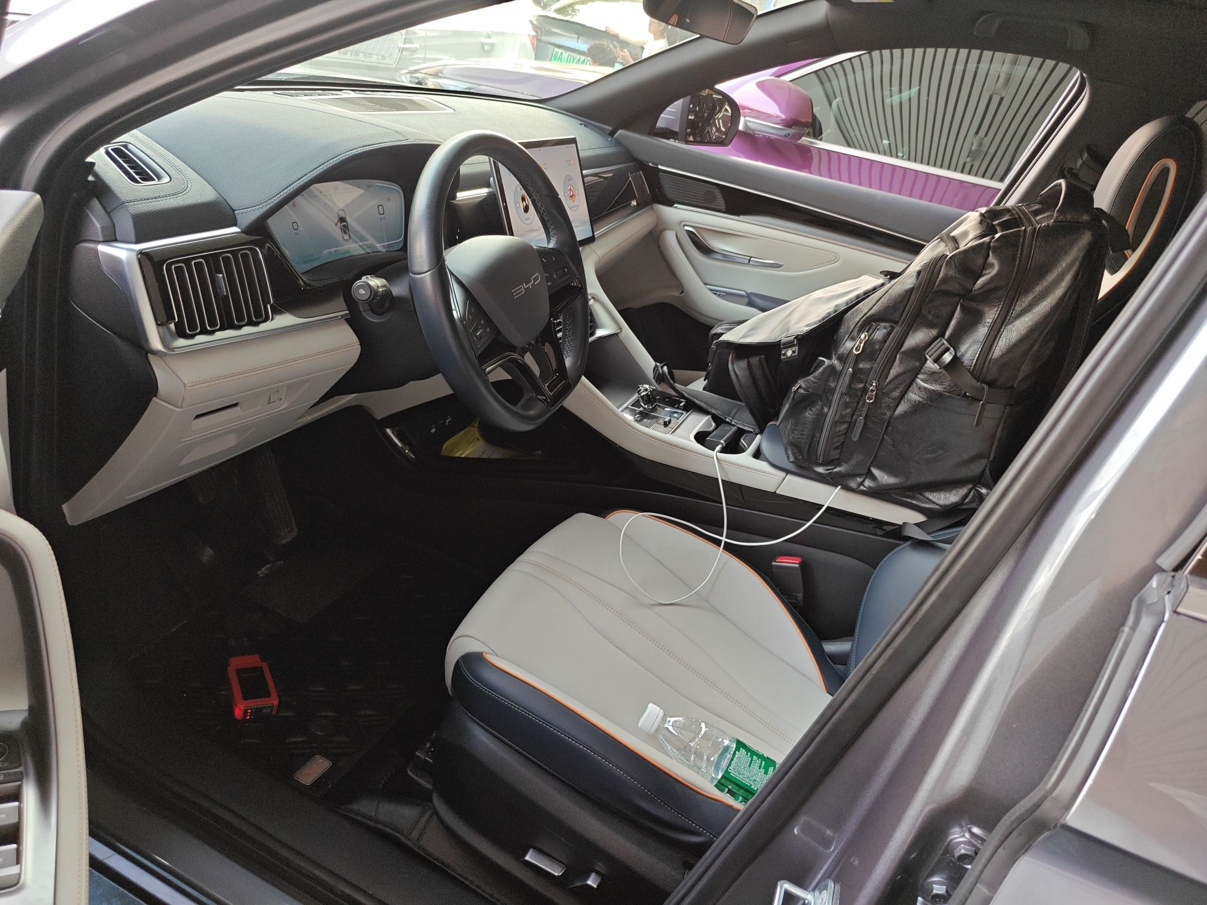 Переднее сиденье в автомобиле