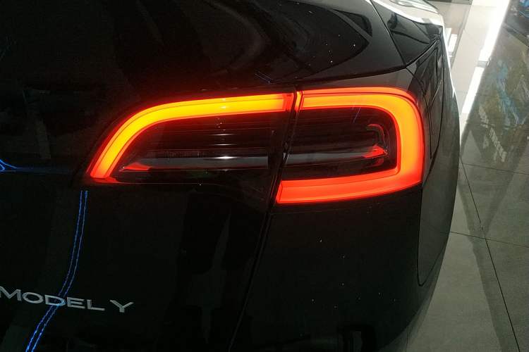 Used Tesla Model Y 2021 Long-Range All-Wheel-Drive Version 3D7
