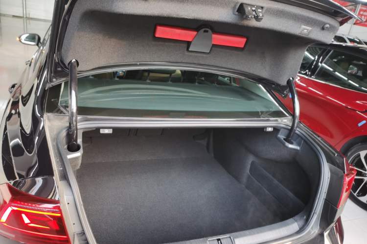 Used Volkswagen Magotan 2024 2 Million Units Zhongxiang Version 330TSI DSG Luxury Edition
