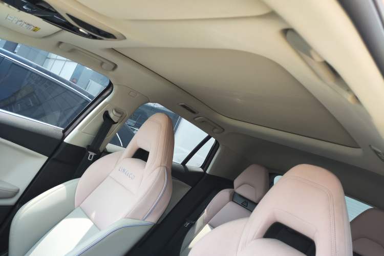 Used Lynk & Co 06 EM-P 2023 1.5T Remix PHEV Shero
