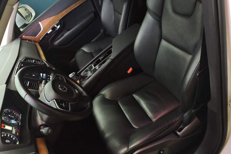 Used Volvo XC90 2019 T6 Zhiyi Edition 7-Seater China VI Standard
