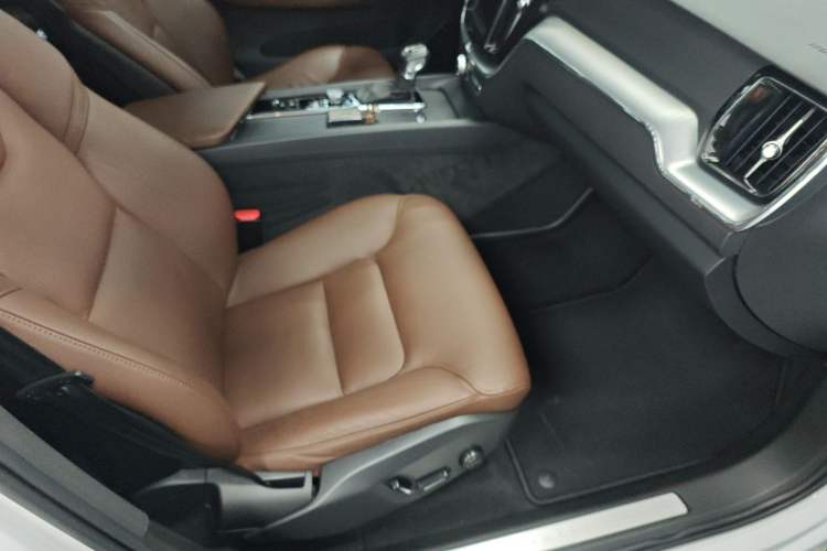 Used Volvo XC60 2019 T5 4x4 Zhiyuan Edition China VI Standard