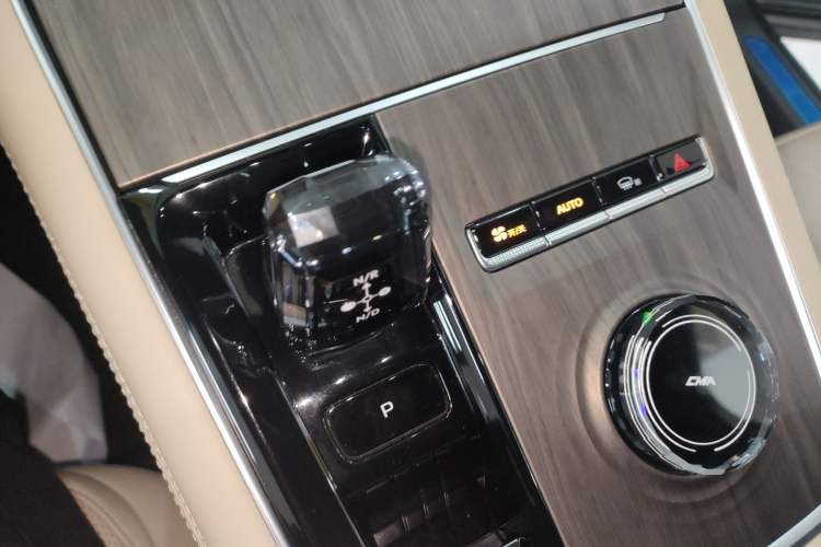 Used Geely Auto Monjaro L 2025 Dongfang Yao 2.0TD Automatic All-Wheel-Drive Wangyue Edition
