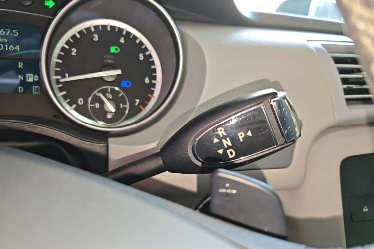 Used Mercedes-Benz R-Class 2014 R 320 4MATIC Business Model