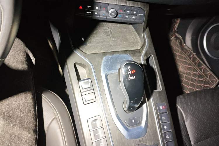 Used Wey VV6 2018 2.0T Two-Wheel-Drive Ultra-Luxury Version China V Standard