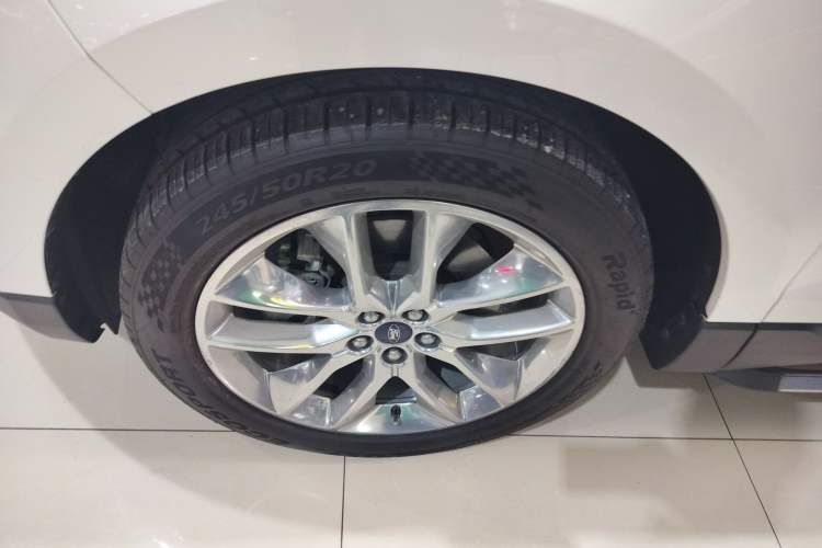 Used Ford Edge 2018 EcoBoost 245 Four-Wheel Drive Titanium 7-Seater
