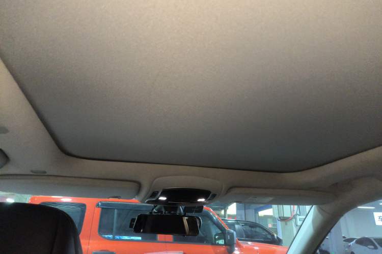 Used  Commander 2018 2.0T Two-Wheel Drive Enjoy Edition China V
