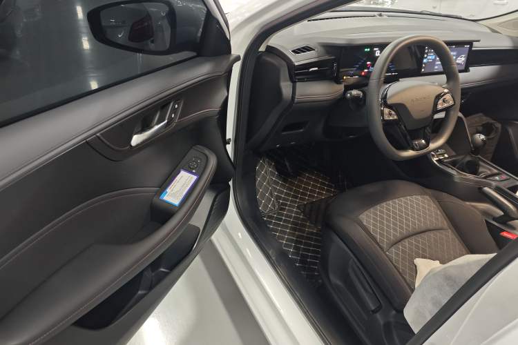 Used Roewe i5 2026 Model 1.5L Manual Comfort Version