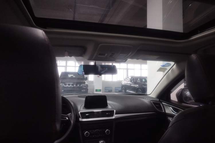 Used Mazda Mazda 3 Axela 2019 Cloud-Controlled Sedan 1.5L Automatic Luxury Model China VI Standard
