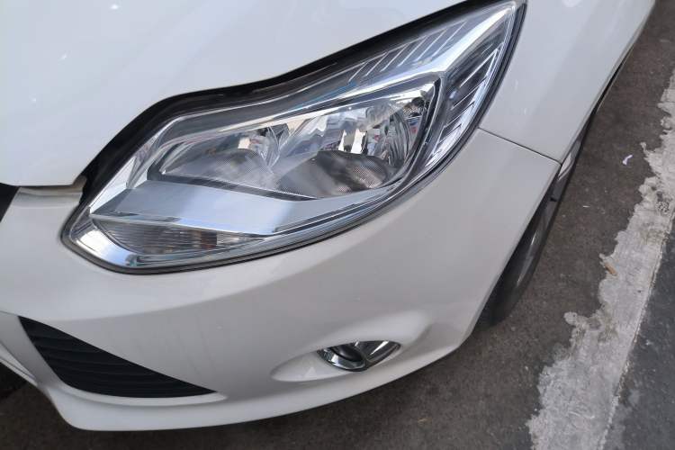 Used Ford Focus 2012 Sedan 1.6L Automatic Fashion Edition
