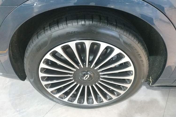 Used Hima AITO M9 2024 Range-Extended Ultra Version 52 kWh 5-Seater Model
