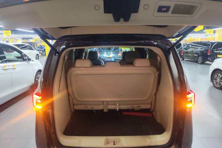 Used Buick GL8 2023 Facelifted Land Cruiser Executive Luxury Version
