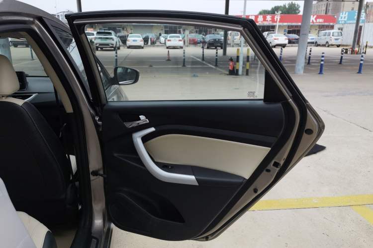 Used Changan Alsvin V7 2015 1.6L Automatic Enjoyment Model China IV Standard
