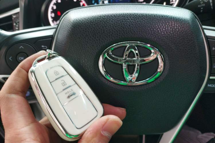 Used Toyota Camry 2023 2.0G Luxury Edition