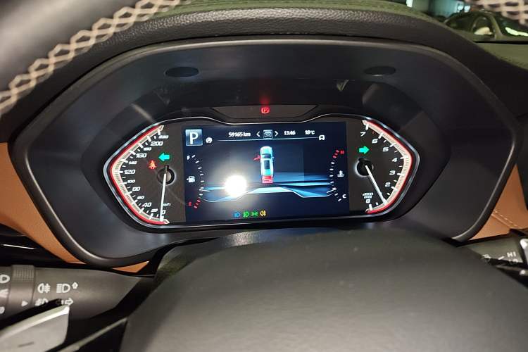 Used SAIC MAXUS D90 Pro 2021 2.0T Gasoline 4x4 Luxury Edition 7-Seater