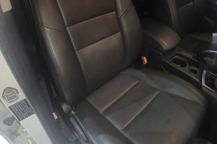 Used JMC Yuhu 7 2016 2.4T Two-Wheel Drive Luxury Edition JX4D24
