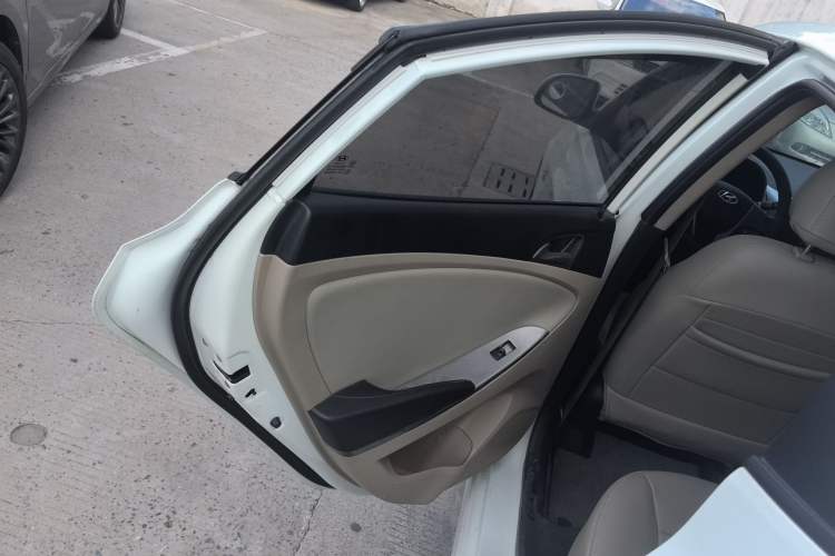 Used Hyundai Verna 2014 1.4L Manual Smart GLS Trim
