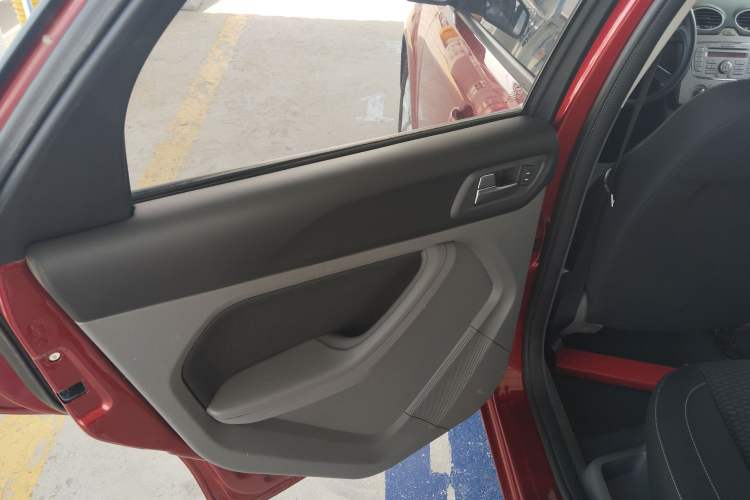 Used Ford Focus 2013 Hatchback Classic 1.8L Automatic Base Model
