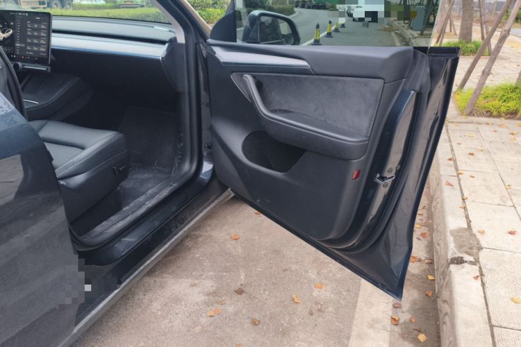 Used Tesla Model Y 2024 Long-Range All-Wheel-Drive Version