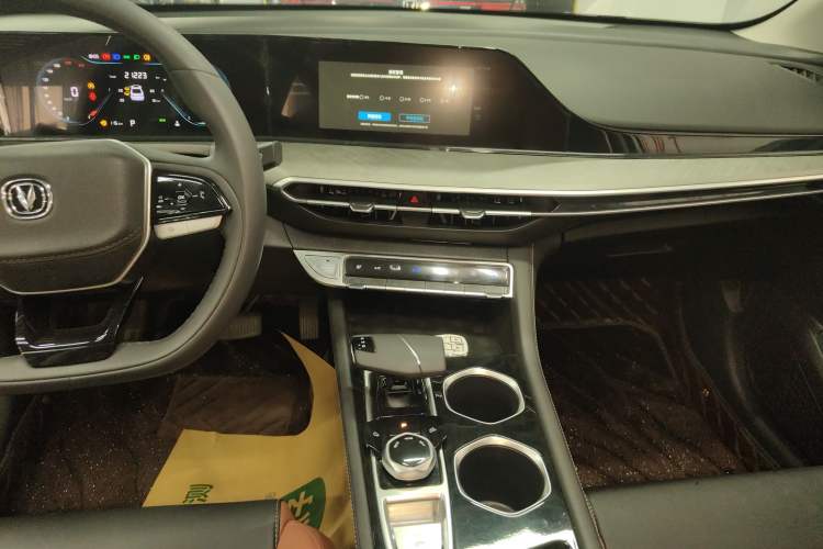 Used Changan Eado 2023 Changan Edition PLUS Blue Whale NE 1.4T GDI DCT Prestige Version
