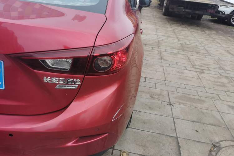 Used Mazda Mazda 3 Axela 2016 Sedan 1.5L Manual Luxury Model
