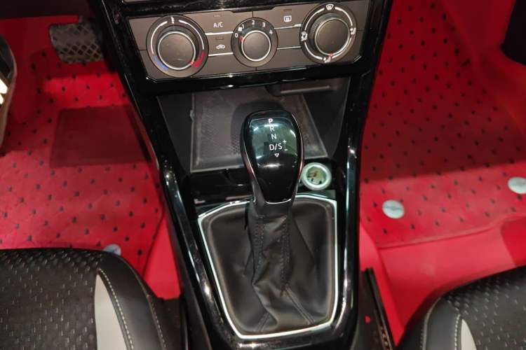 Used Volkswagen Tacqua 2020 1.5L Automatic Yue
