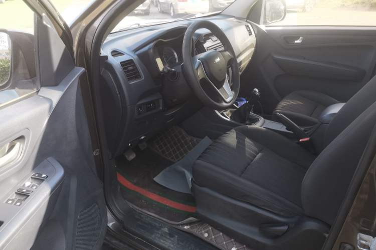 Used Isuzu JLM 2018 2.8T Classic Edition 4x4 Luxury Version JE493ZLQ5F
