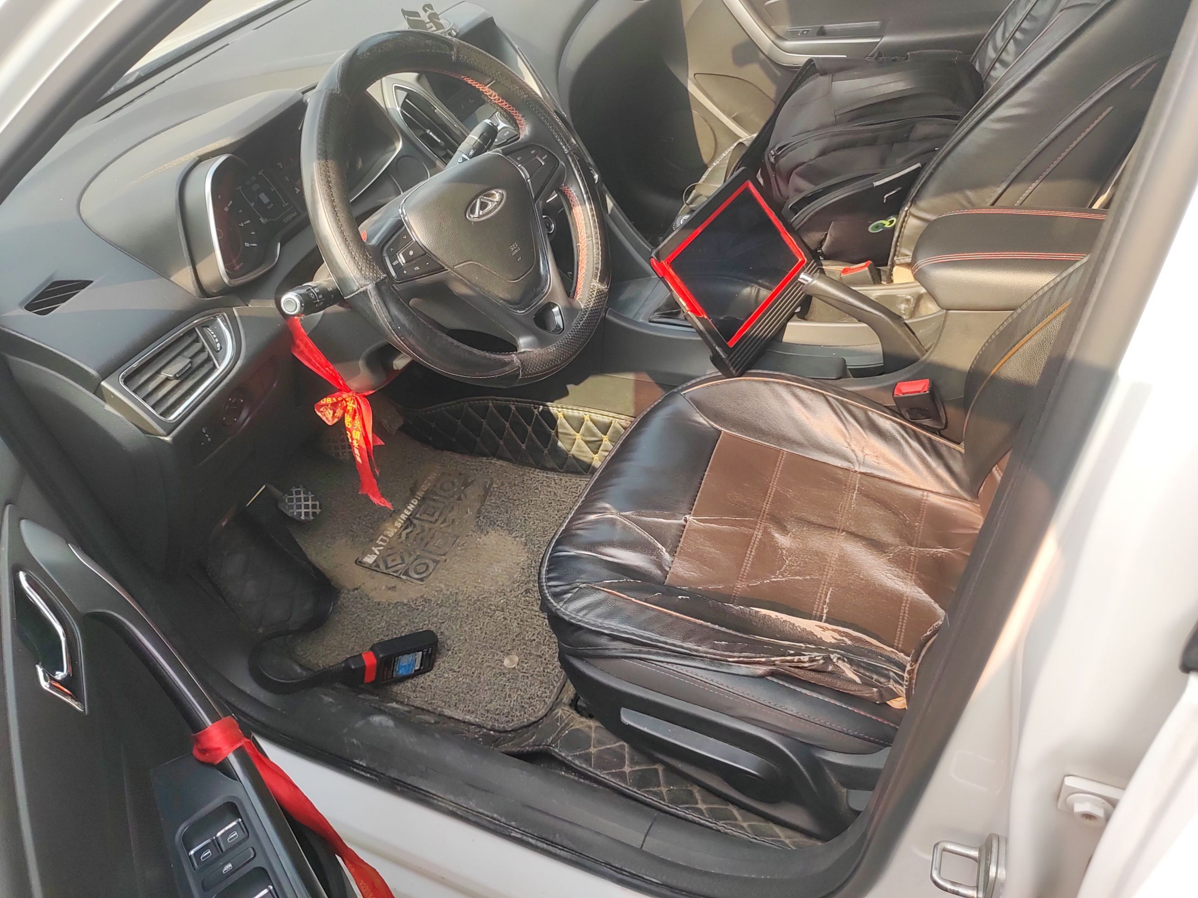 المقاعد الأمامية داخل السيارة