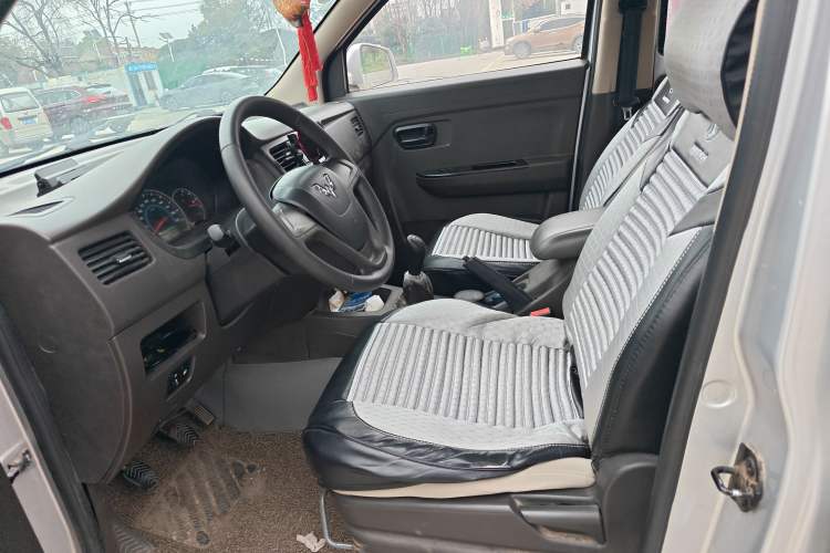 Used Wuling Rongguang V 2016 1.5L Standard Version
