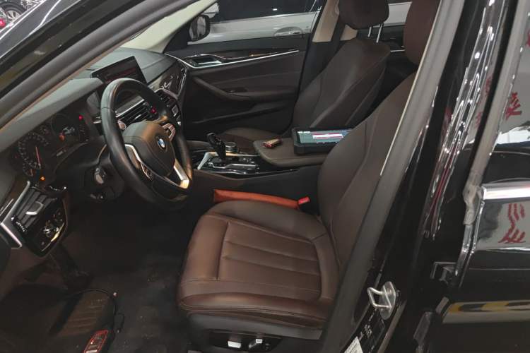 Used BMW 5 Series 2019 Facelifted 525Li Luxury Package
