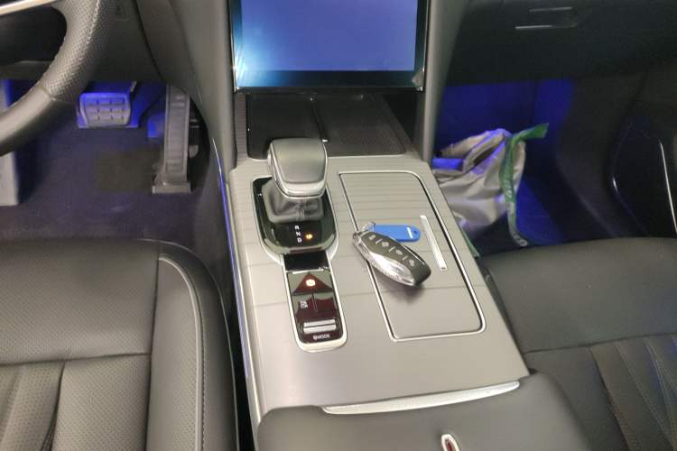 Used Hongqi HS7 PHEV 2024 2.0T PHEV Four-Wheel Drive Flagship Edition 6 Seats
