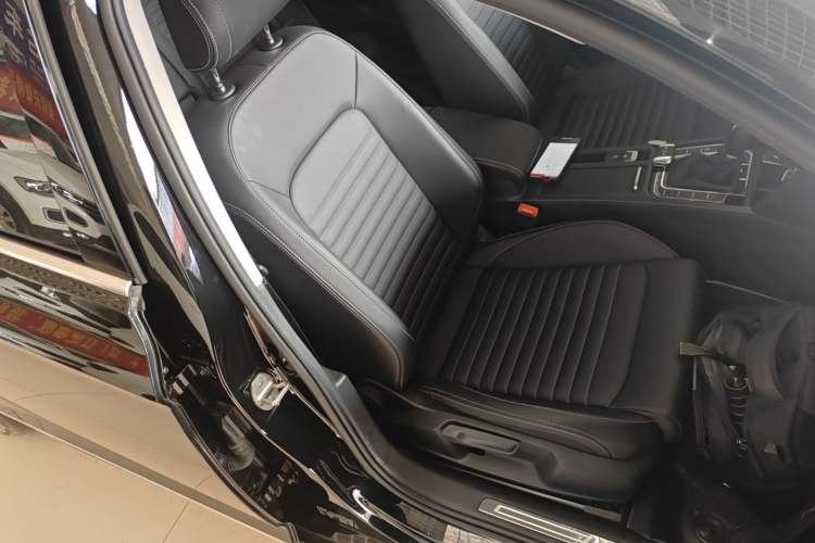 Used Volkswagen Magotan 2025 Zhongxiang Version 280TSI DSG Comfort Edition
