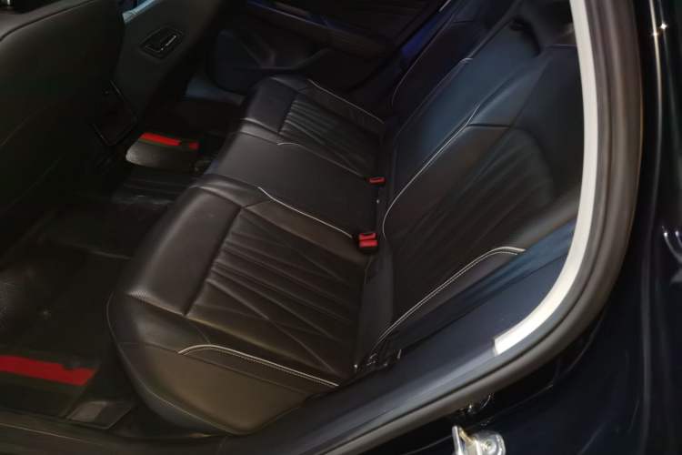 Used Volkswagen Passat 2022 330TSI Luxury Edition Custom Version
