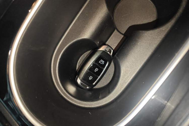 Used Hyundai Elantra 2022 1.5L CVT LUX Prestige Edition
