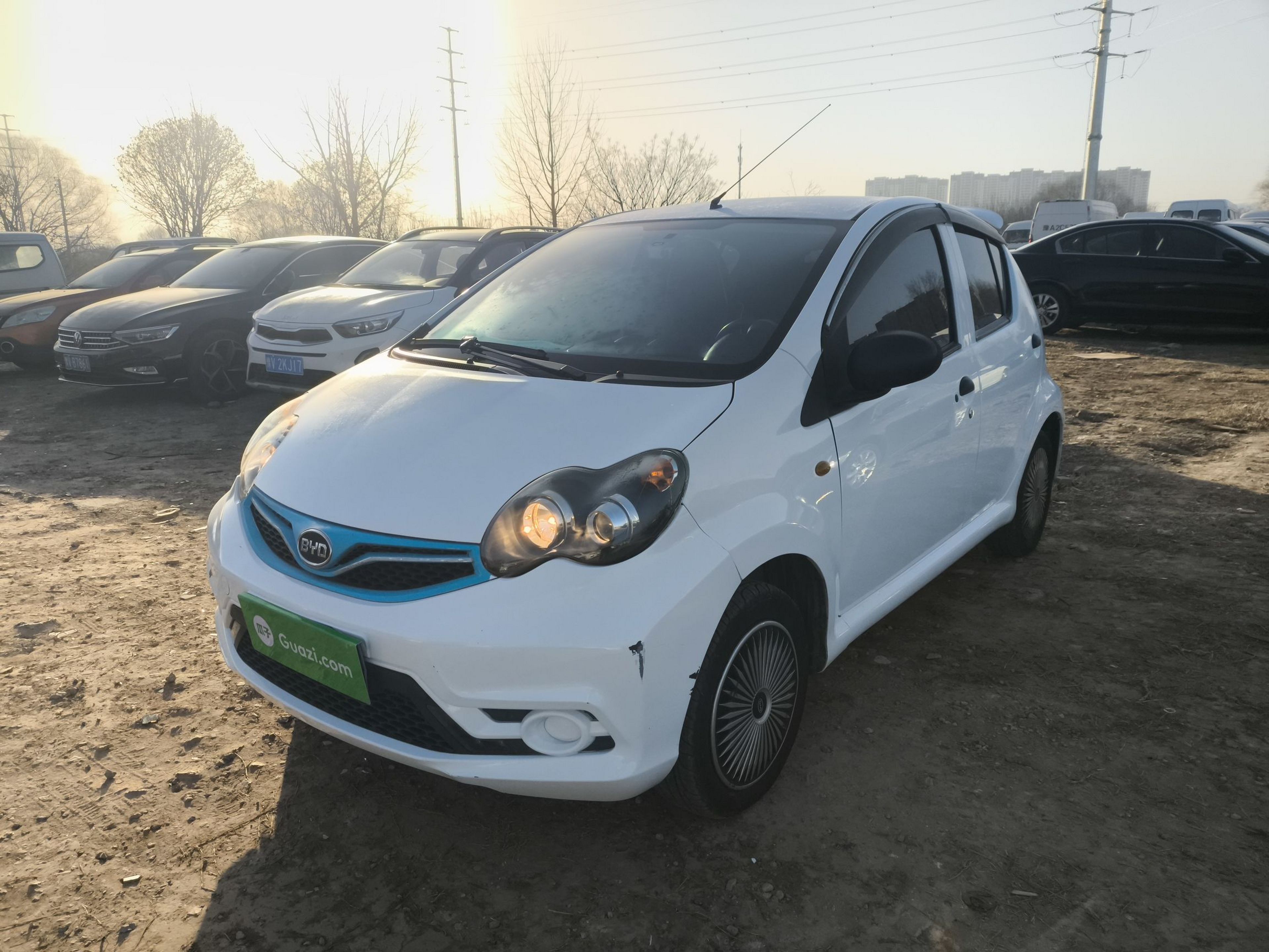 تحت مقدمة السيارة