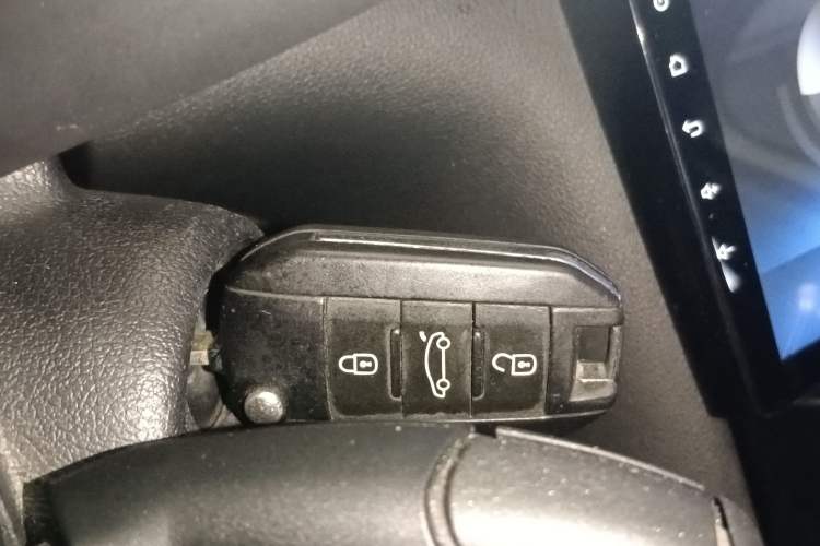 Used Peugeot 3008 2015 2.0L Automatic Classic Edition